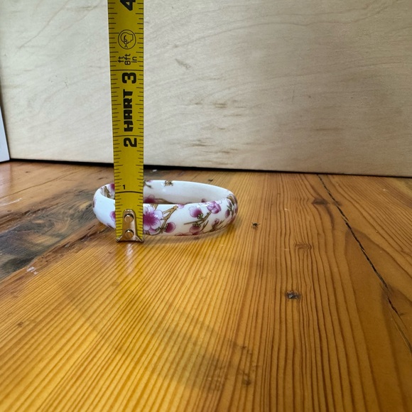 Chinese vintage Floral Porcelain Bangle Bracelet in Pink and White - Picture 9 of 10